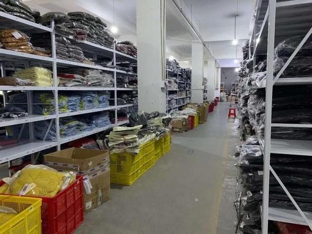 服装品牌折扣店的魅力与真相 零售世界里的“宝藏猎人”