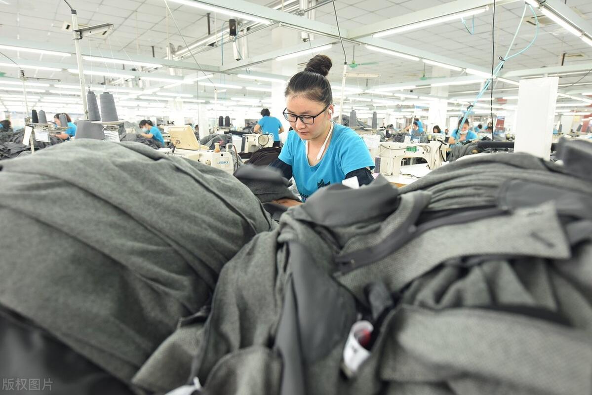 出口订单服装生产 流水线上的繁忙与机遇